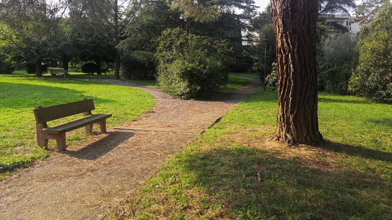 Appartement Toulouse Blagnac Aeroport Iut Parking Proche De Toutes Commodites Belle Terrasse Netflix Luaran gambar